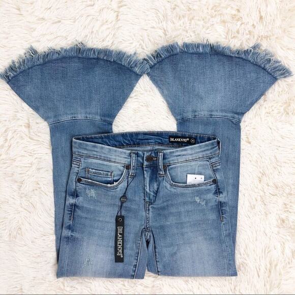 NWT BLANKNYC Ruffle Crop Festival Jean Flared & Wide Leg Denim Cropped Denim  24 - Picture 5 of 15